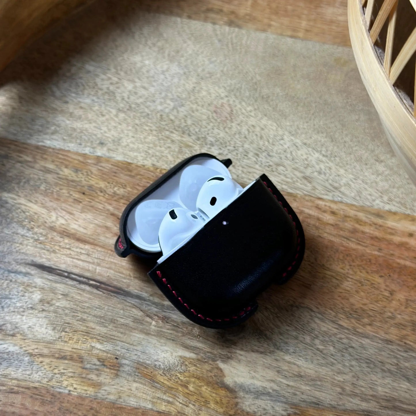 Case for the AirPods 4, Premium Edition, Italian Leather